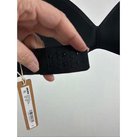 SKIMS NWT Push Up Plunge Bra in Onyx Size 32D - Picture 5 of 9